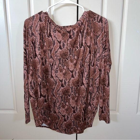 NWT Express Snake Skin Print Long Sleeve London Ultra Soft Jersey Shirt Size XS - Picture 8 of 11